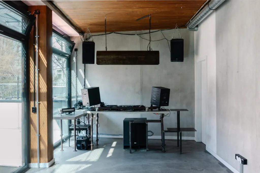 Soundsystem und DJ-Pult bei GIRI